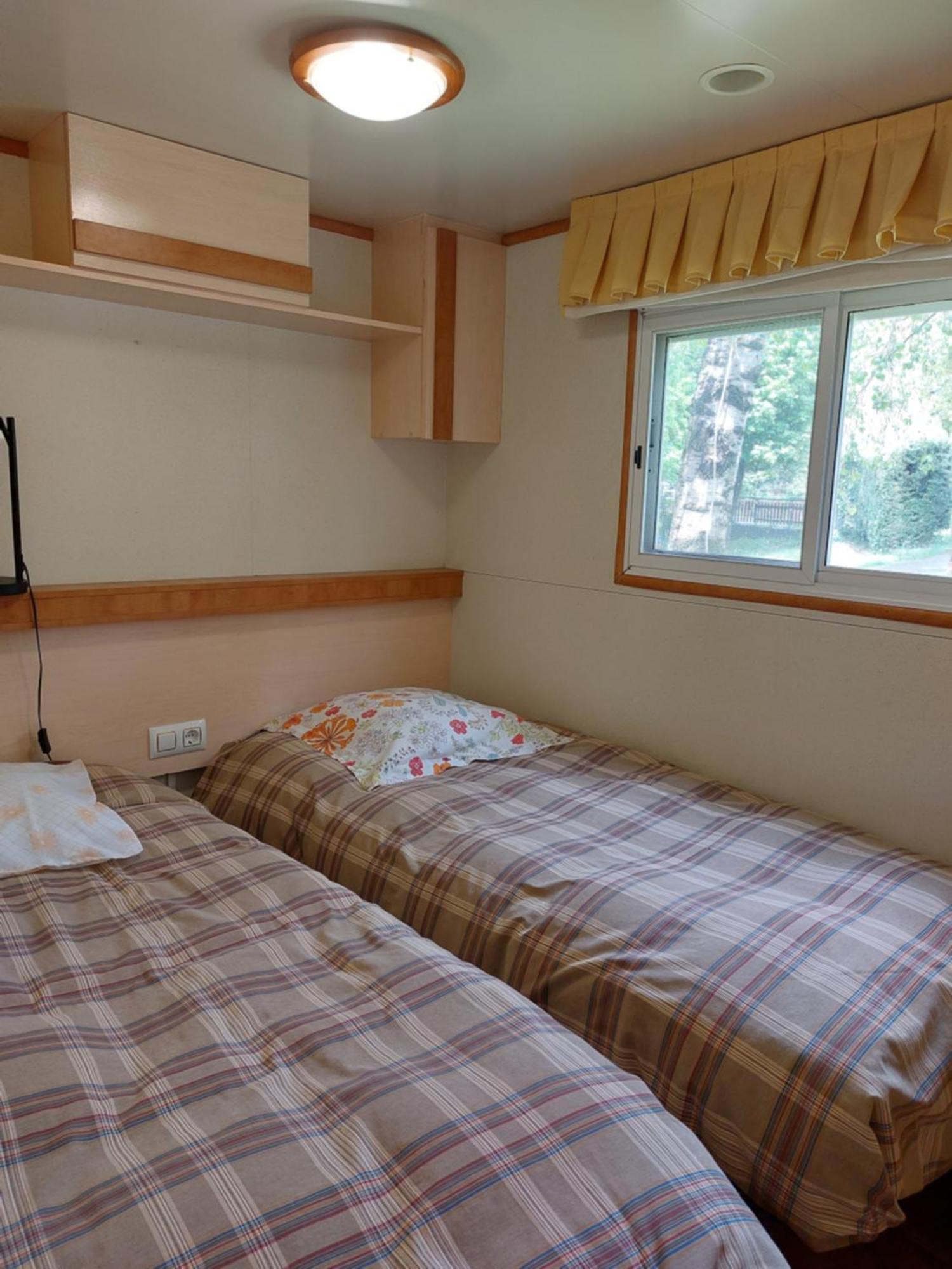 Camping L'Enclave Mobil-Home Estavar ภายนอก รูปภาพ