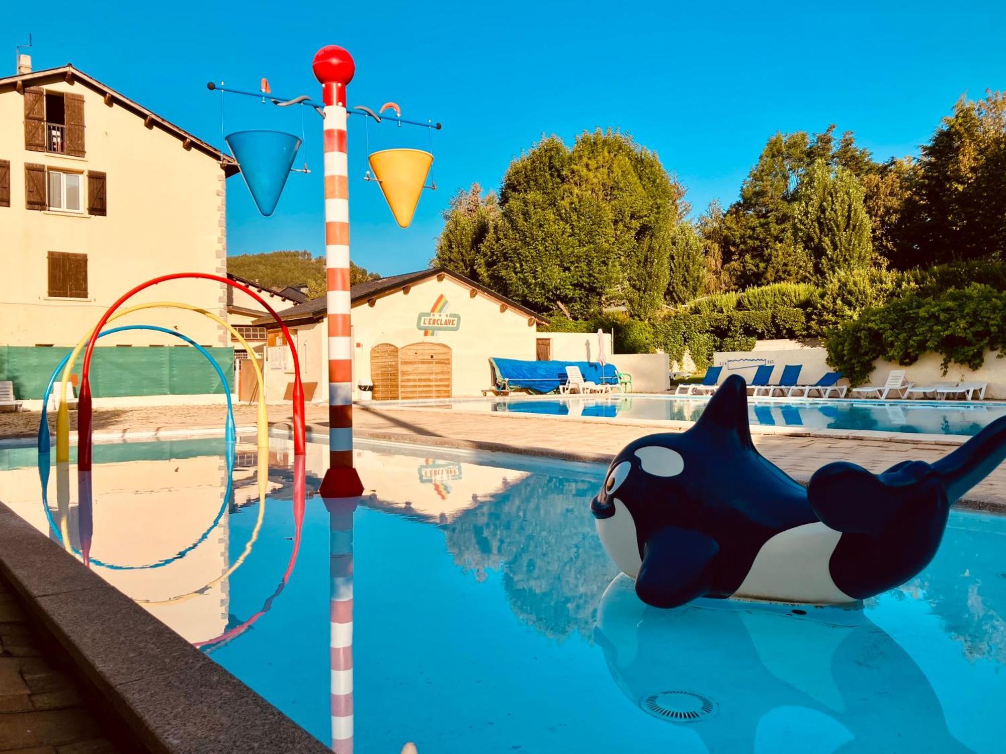 Camping L'Enclave Mobil-Home Estavar ภายนอก รูปภาพ